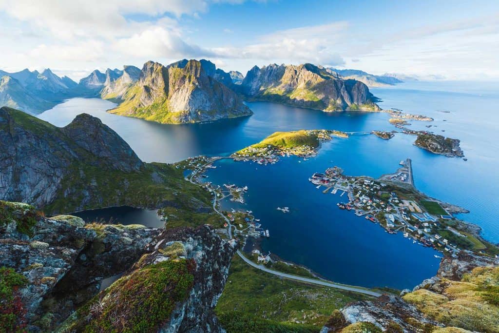 Wohnmobil mieten und an der Küste der Lofoten in Norwegen campen