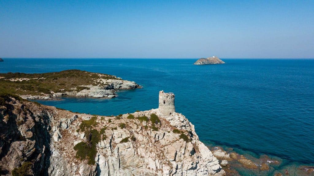Die Genuesertürme sind ein tolles Ziel für Camping-Ausflüge auf Korsika