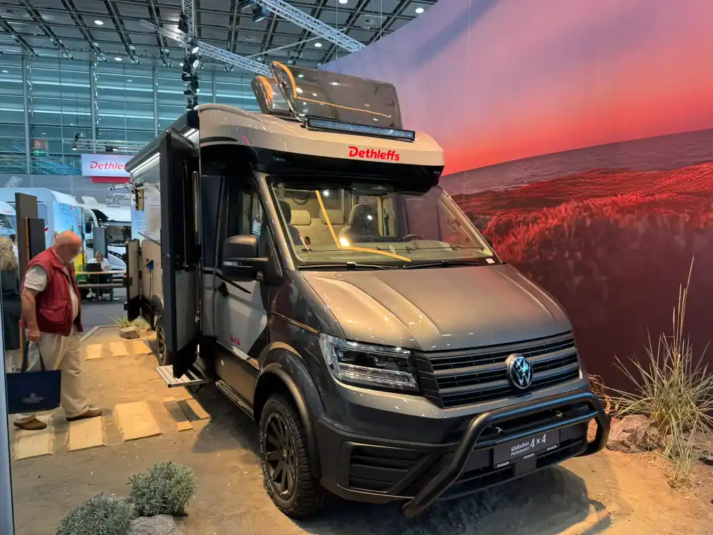 Dethleffs Globebus Performance T 46 4x4 auf dem Caravan Salon 2025 in Düsseldorf – Offroad-Camper mit Allrad