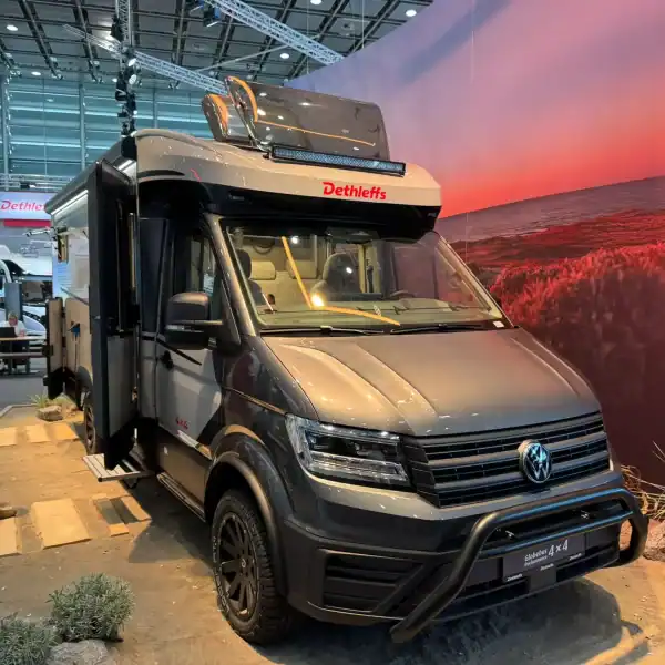 Dethleffs Globebus Performance T 46 4x4 auf dem Caravan Salon 2025 in Düsseldorf – Offroad-Camper mit Allrad
