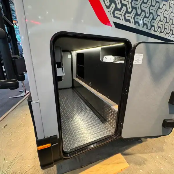 Dethleffs Globebus Performance T 46 4x4 auf dem Caravan Salon 2025 in Düsseldorf – Offroad-Camper mit Allrad