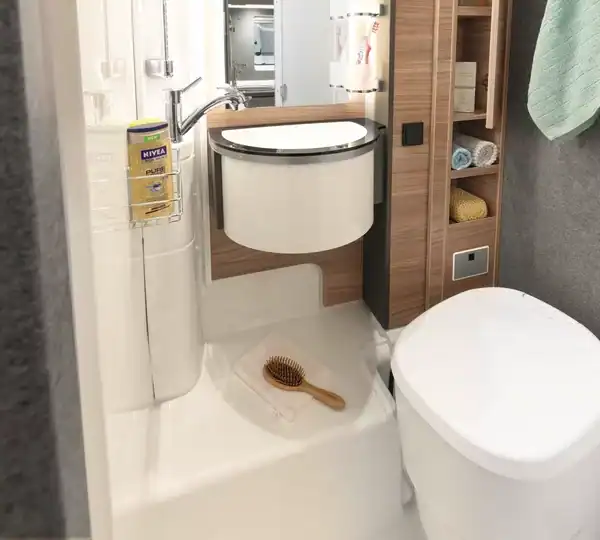 Dethleffs Globebus Performance 4×4: Badezimmer mit Dusche