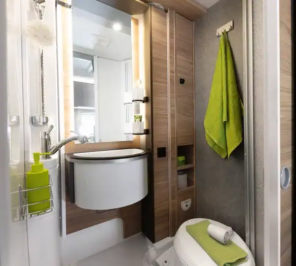 Dethleffs Globebus Performance 4×4: Badezimmer mit Dusche