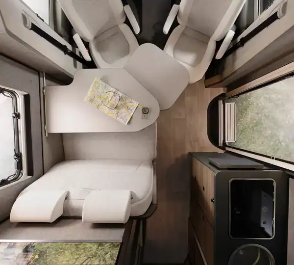 Dethleffs Globebus Performance 4×4: Sitzgruppe von oben