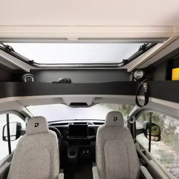 Dethleffs Globebus Performance 4×4: Ablage über dem Fahrerhaus