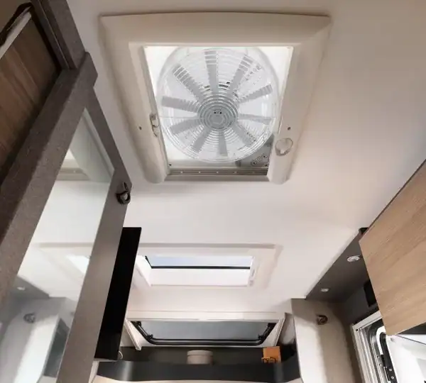 Dethleffs Globebus Performance 4×4: Dachhaube mit Lüftung