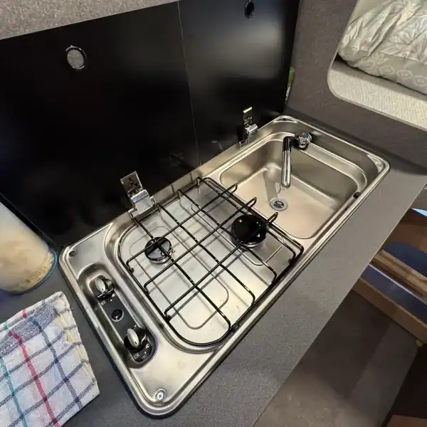 Dethleffs Globetrail Active 600 DS: Kochen mit Gasherd