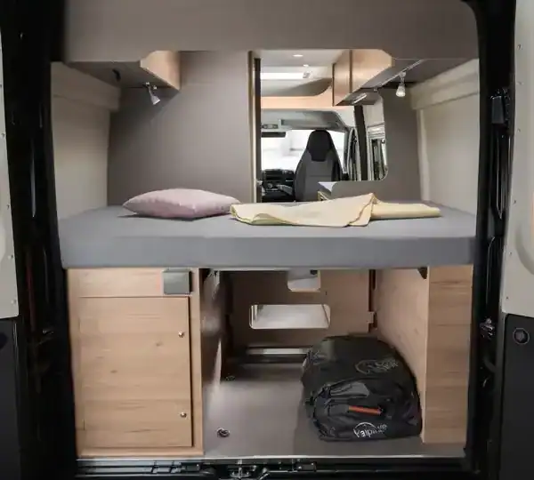 Dethleffs Globetrail Active 600 DS: Querbett im Heck