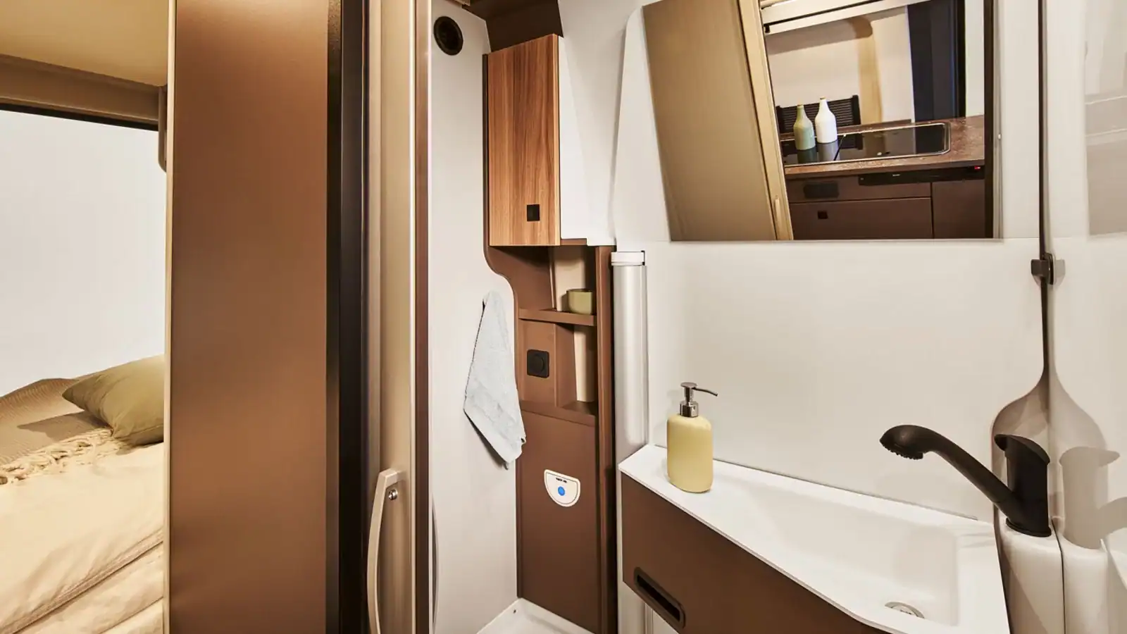 Bürstner B66 600 C: Bad