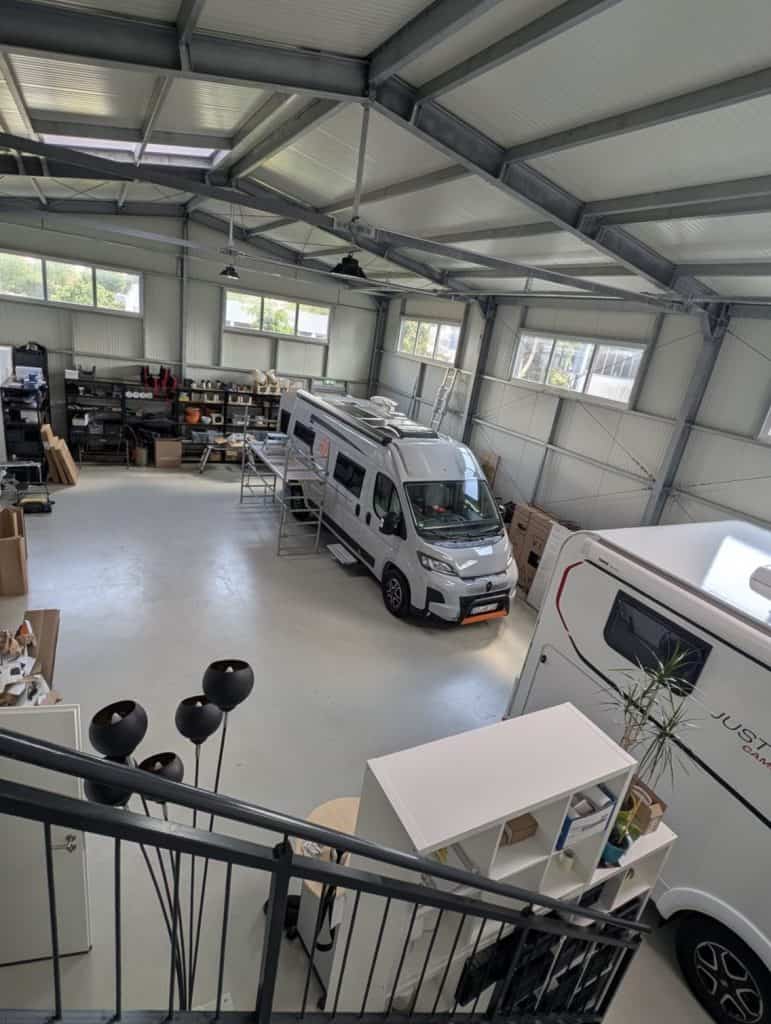 Neue Halle zum Vermieten der Wohnmobile und Wohnwagen in Braunschweig