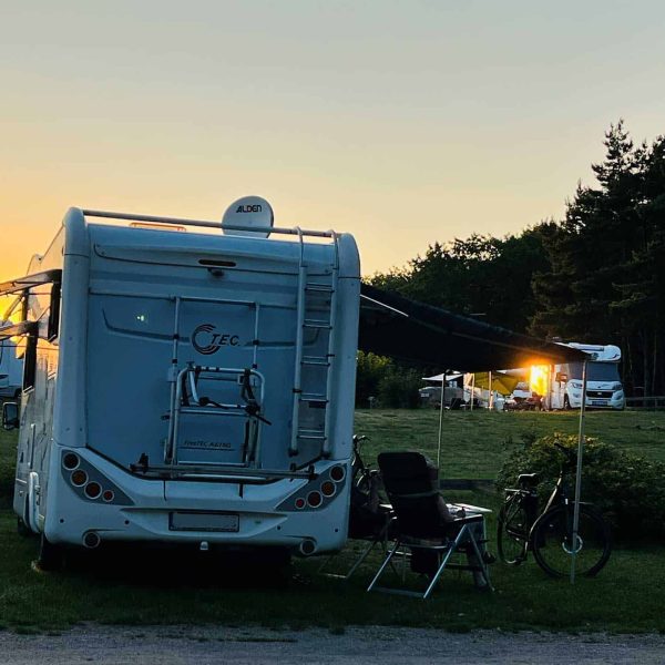 Mit dem Dwethleffs Just Go T auf einem Campingplatz in Waren/Müritz
