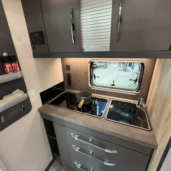 Hobby De Luxe 460 SL: Küche