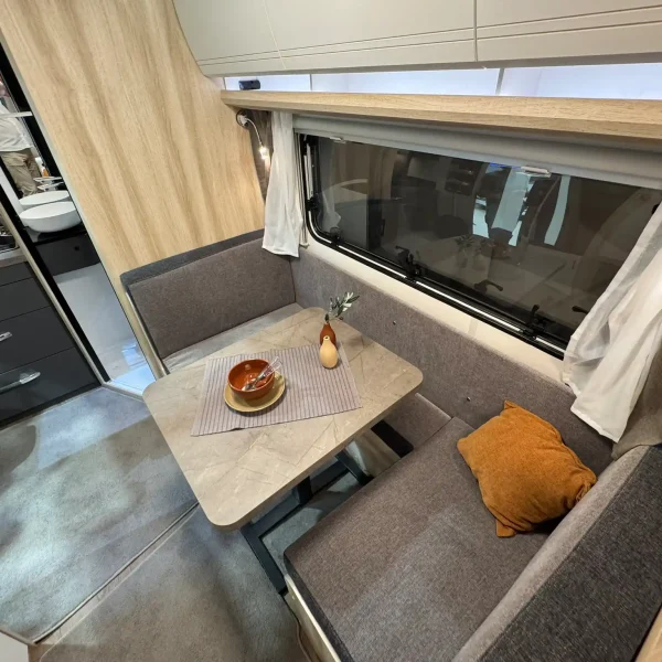 Hobby De Luxe 460 SL: Sitzgruppe