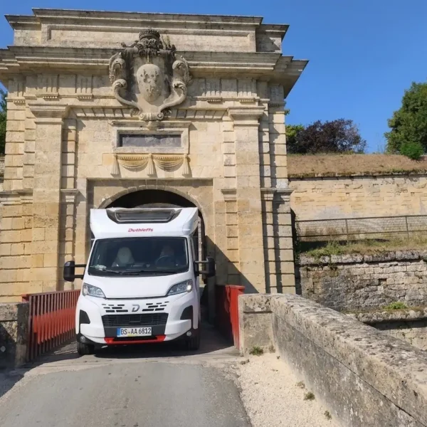 Mit dem Dethleffs Just Camp Active T 6812 EB am Campingplatz "La Citadelle" an der Loire