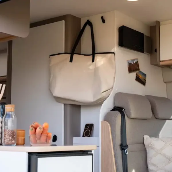 LMC Innovan Pure 640: Kochbereich und Sitzbereich von außen